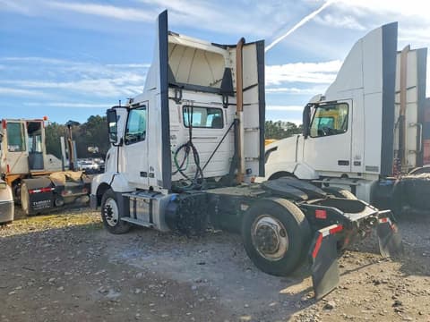 2017 Volvo VN, VIN 4V4N39TG9HN987968. Фото 3 из 6 с аукциона Copart. Каталог авто из США OpenDataCar.