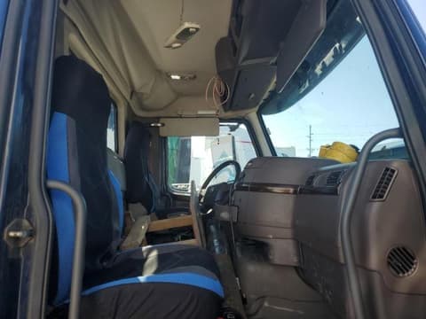2014 Volvo VNM, VIN 4V4MC9EGXEN146844. Фото 5 з 6 з аукціону Copart. Каталог авто зі США OpenDataCar.