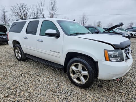 2013 Chevrolet Suburban, VIN 1GNSKJE76DR230245. Zdjęcie 4 z 6 z aukcji Copart. Katalog aut z USA OpenDataCar.