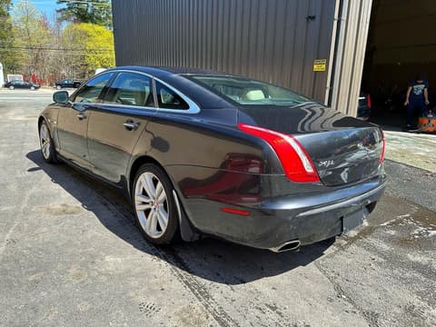 2011 Jaguar XJ-Series, VIN SAJWA2GB8BLV15633. Zdjęcie 3 z 6 z aukcji Copart. Katalog aut z USA OpenDataCar.