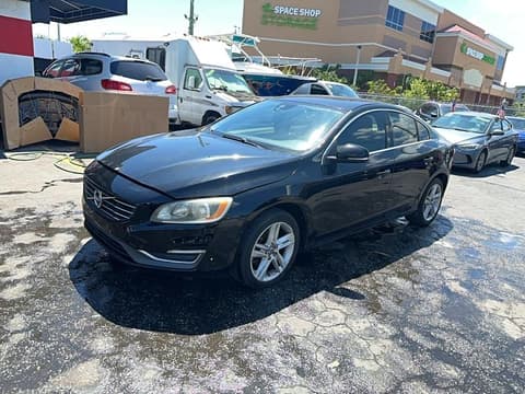 2015 Volvo S60, VIN YV140MFB7F2317038. Фото 2 з 6 з аукціону Copart. Каталог авто зі США OpenDataCar.