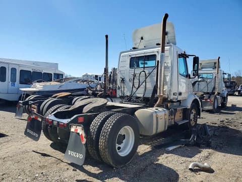 2019 Volvo VNR, VIN 4V4W19DF1KN217898. Фото 4 з 6 з аукціону Copart. Каталог авто зі США OpenDataCar.