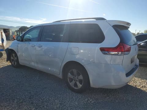 2014 Toyota Sienna, VIN 5TDKK3DC2ES520701. Фото 2 з 6 з аукціону Copart. Каталог авто зі США OpenDataCar.