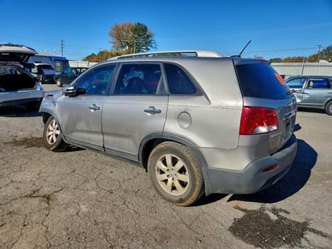 2013 Kia Sorento, VIN 5XYKT3A67DG320243. Фото 2 з 6 з аукціону Copart. Каталог авто зі США OpenDataCar.