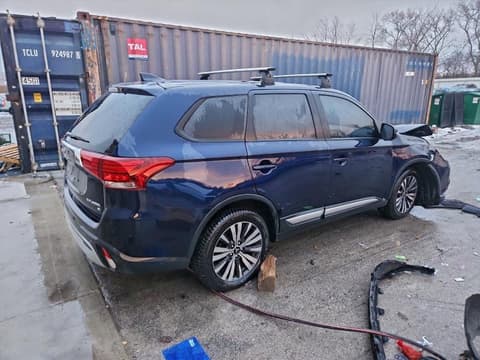 2019 Mitsubishi Outlander, VIN JA4AZ3A31KZ039869. Фото 3 з 6 з аукціону Copart. Каталог авто зі США OpenDataCar.