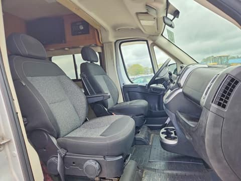 2014 Winnebago Travao59gl, VIN 3C6URVJG4EE111205. Фото 5 з 6 з аукціону Copart. Каталог авто зі США OpenDataCar.