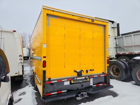 2024 Ford Econoline, VIN 1FDWE3FN4RDD08743. Фото 2 из 6 с аукциона Copart. Каталог авто из США OpenDataCar.