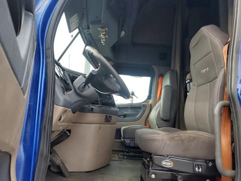2018 Freightliner Cascadia 125, VIN 3AKJGLDR6JSHU5278. Zdjęcie 5 z 6 z aukcji Copart. Katalog aut z USA OpenDataCar.