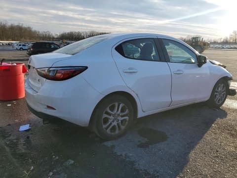 2017 Toyota Yaris, VIN 3MYDLBYV8HY165902. Фото 3 з 6 з аукціону Copart. Каталог авто зі США OpenDataCar.