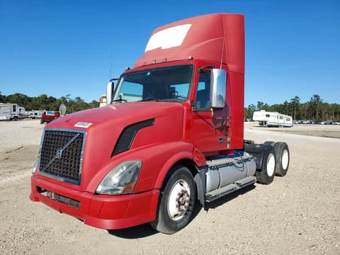 2014 Volvo VNL, VIN 4V5NC9UG1EN147091. Фото 2 з 6 з аукціону Copart. Каталог авто зі США OpenDataCar.