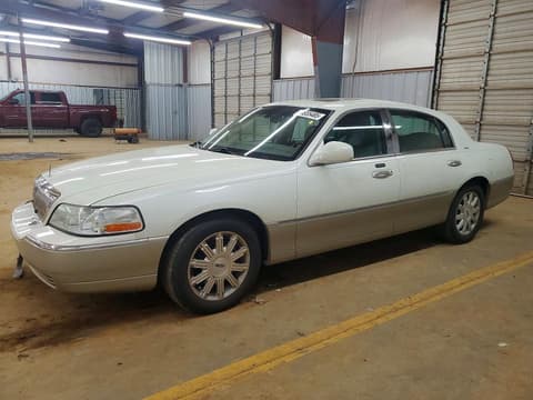2005 Lincoln Town Car, VIN 1LNHM82WX5Y606031. Фото 1 з 6 з аукціону Copart. Каталог авто зі США OpenDataCar.