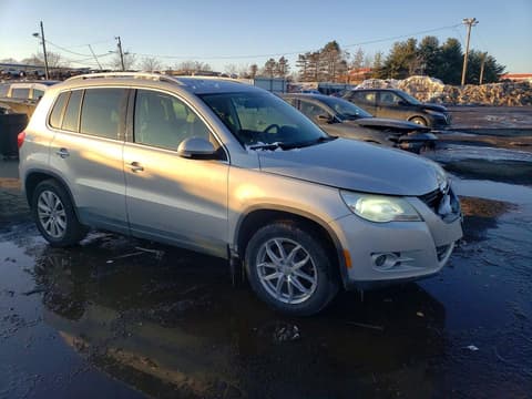 2010 Volkswagen Tiguan, VIN WVGBV7AX7AW510709. Zdjęcie 4 z 6 z aukcji Copart. Katalog aut z USA OpenDataCar.