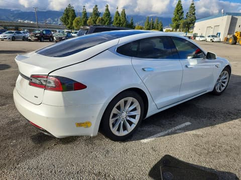 2016 Tesla Model S, VIN 5YJSA1E10GF160954. Фото 3 з 6 з аукціону Copart. Каталог авто зі США OpenDataCar.