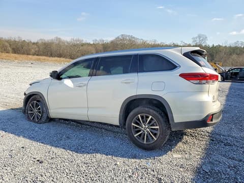 2018 Toyota Highlander, VIN 5TDKZRFH8JS542395. Фото 2 з 6 з аукціону Copart. Каталог авто зі США OpenDataCar.