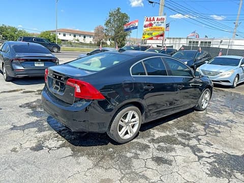 2015 Volvo S60, VIN YV140MFB7F2317038. Фото 4 з 6 з аукціону Copart. Каталог авто зі США OpenDataCar.