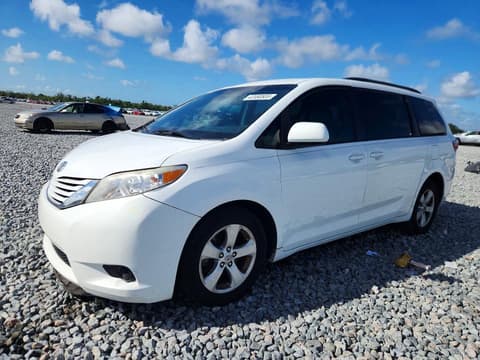 2017 Toyota Sienna, VIN 5TDKZ3DC3HS842845. Фото 1 з 6 з аукціону Copart. Каталог авто зі США OpenDataCar.