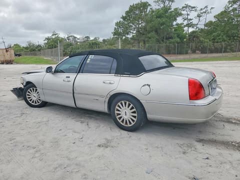 2003 Lincoln Town Car, VIN 1LNHM82W73Y633166. Фото 2 з 6 з аукціону Copart. Каталог авто зі США OpenDataCar.