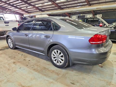 2012 Volkswagen Passat, VIN 1VWAP7A30CC047966. Zdjęcie 2 z 6 z aukcji Copart. Katalog aut z USA OpenDataCar.