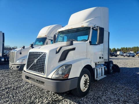 2017 Volvo VNL, VIN 4V4N39TG8HN988089. Фото 2 из 6 с аукциона Copart. Каталог авто из США OpenDataCar.
