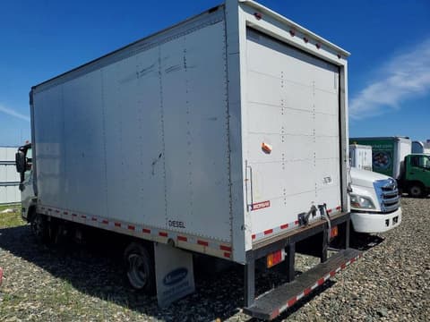 2018 Isuzu NPR, VIN JALB4W178J7F00252. Фото 3 з 6 з аукціону Copart. Каталог авто зі США OpenDataCar.