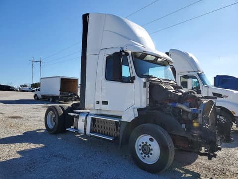 2017 Volvo VNL, VIN 4V4N39TG4HN988106. Zdjęcie 1 z 6 z aukcji Copart. Katalog aut z USA OpenDataCar.