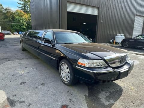2005 Lincoln Town Car, VIN 1L1FM88W85Y654529. Фото 1 з 6 з аукціону Copart. Каталог авто зі США OpenDataCar.