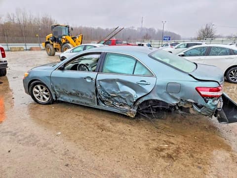 2010 Toyota Camry, VIN 4T1BF3EK8AU573382. Фото 2 з 6 з аукціону Copart. Каталог авто зі США OpenDataCar.