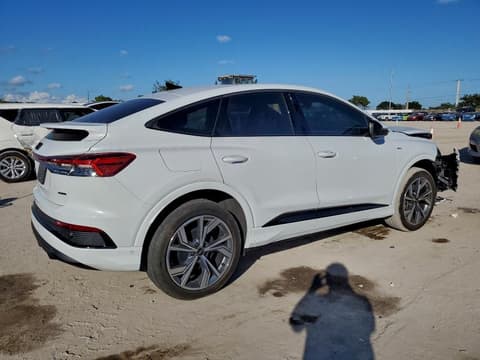 2024 Audi Q4 e-tron Sportback, VIN WA132BFZ4RP005435. Фото 3 из 6 с аукциона Copart. Каталог авто из США OpenDataCar.