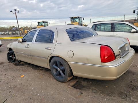 2010 Lincoln Town Car, VIN 2LNBL8CV1AX618688. Фото 2 з 6 з аукціону Copart. Каталог авто зі США OpenDataCar.