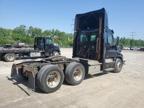 2017 Freightliner Cascadia 125, VIN 1FUJGEDR8HLHZ7996. Фото 4 з 6 з аукціону Copart. Каталог авто зі США OpenDataCar.