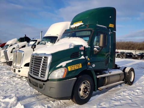 2018 Freightliner Cascadia 113, VIN 3AKBGADVXJSJL4625. Фото 2 з 6 з аукціону Copart. Каталог авто зі США OpenDataCar.