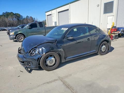 2013 Volkswagen Beetle, VIN 3VWJP7AT4DM690255. Фото 1 з 6 з аукціону Copart. Каталог авто зі США OpenDataCar.
