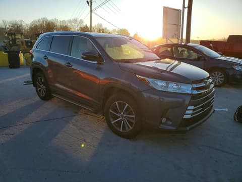 2018 Toyota Highlander, VIN 5TDJZRFH7JS844921. Фото 4 з 6 з аукціону Copart. Каталог авто зі США OpenDataCar.