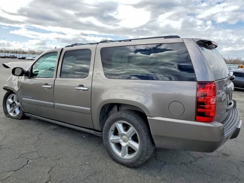 2013 Chevrolet Suburban, VIN 1GNSKKE73DR195928. Фото 2 з 6 з аукціону Copart. Каталог авто зі США OpenDataCar.