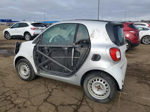 2017 Smart Fortwo, VIN WMEFJ5DA8HK169773. Фото 2 из 6 с аукциона Copart. Каталог авто из США OpenDataCar.