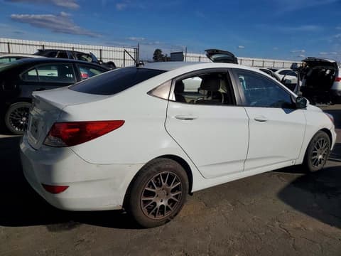 2014 Hyundai Accent, VIN KMHCT4AEXEU664761. Zdjęcie 3 z 6 z aukcji Copart. Katalog aut z USA OpenDataCar.