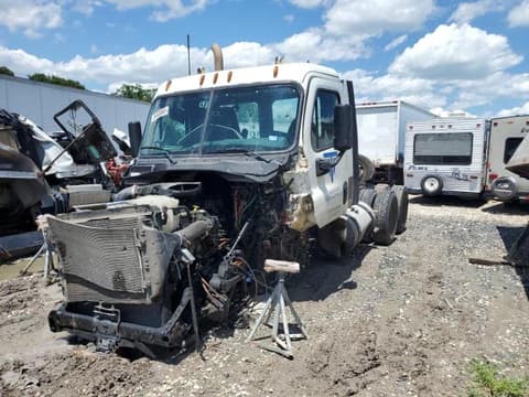 2015 Freightliner Cascadia 125, VIN 3AKJGEDV6FSGL6707. Фото 2 з 6 з аукціону Copart. Каталог авто зі США OpenDataCar.
