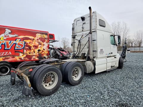2013 Volvo VNL, VIN 4V4NC9TH0DN130067. Фото 4 из 6 с аукциона Copart. Каталог авто из США OpenDataCar.