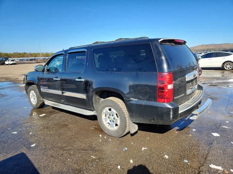 2011 Chevrolet Suburban, VIN 1GNSKHE37BR195329. Фото 2 з 6 з аукціону Copart. Каталог авто зі США OpenDataCar.