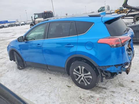 2018 Toyota RAV4, VIN 2T3BFREV2JW761996. Фото 2 з 6 з аукціону Copart. Каталог авто зі США OpenDataCar.