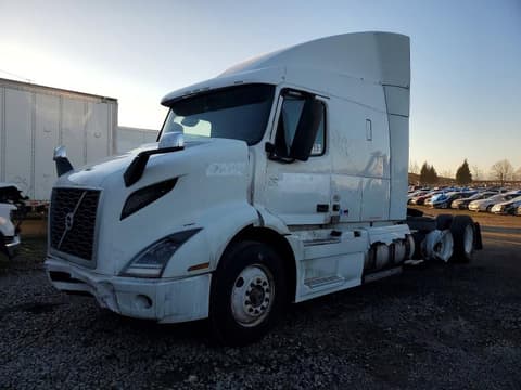 2020 Volvo VNR, VIN 4V4WC9EH8LN256886. Zdjęcie 2 z 6 z aukcji Copart. Katalog aut z USA OpenDataCar.