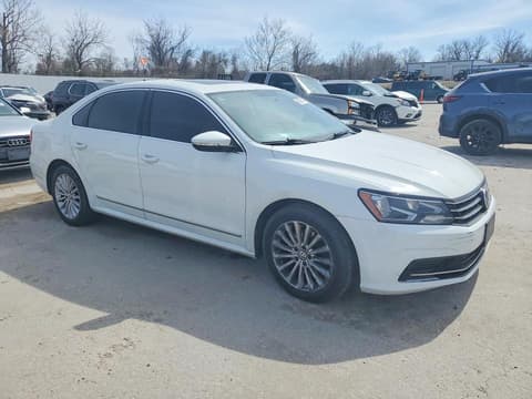 2016 Volkswagen Passat, VIN 1VWBS7A30GC010280. Zdjęcie 4 z 6 z aukcji Copart. Katalog aut z USA OpenDataCar.