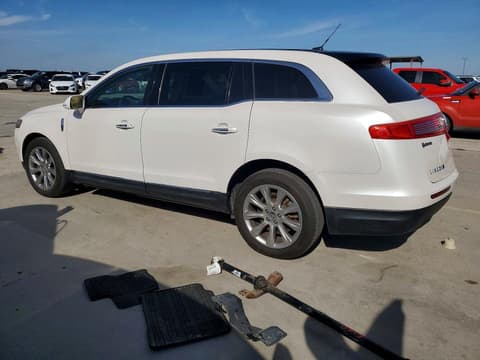 2014 Lincoln MKT, VIN 2LMHJ5AT6EBL59011. Фото 2 из 6 с аукциона Copart. Каталог авто из США OpenDataCar.