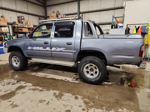 1998 Toyota Hilux, VIN LN1670008033. Фото 2 з 6 з аукціону Copart. Каталог авто зі США OpenDataCar.