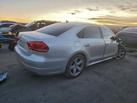 2012 Volkswagen Passat, VIN 1VWBP7A31CC035037. Фото 3 з 6 з аукціону Copart. Каталог авто зі США OpenDataCar.