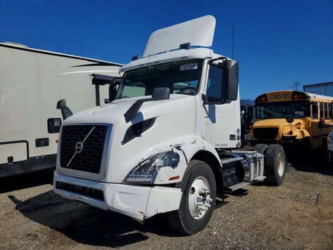 2019 Volvo VNR, VIN 4V4W19DF4KN217894. Фото 2 из 6 с аукциона Copart. Каталог авто из США OpenDataCar.