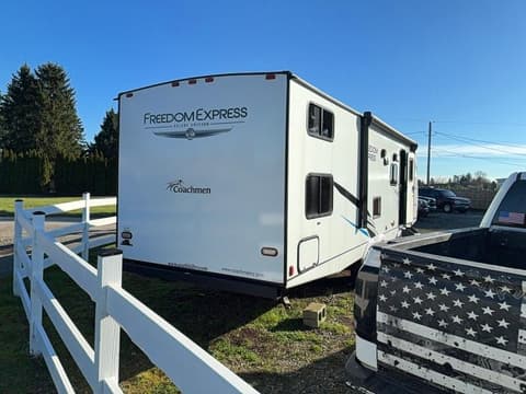 2023 Forest river , VIN 5ZT2FEUB5PW025949. Zdjęcie 4 z 6 z aukcji Copart. Katalog aut z USA OpenDataCar.