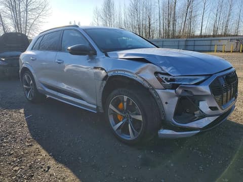 2022 Audi e-tron S, VIN WA1ACBGE2NB040269. Фото 4 з 6 з аукціону Copart. Каталог авто зі США OpenDataCar.