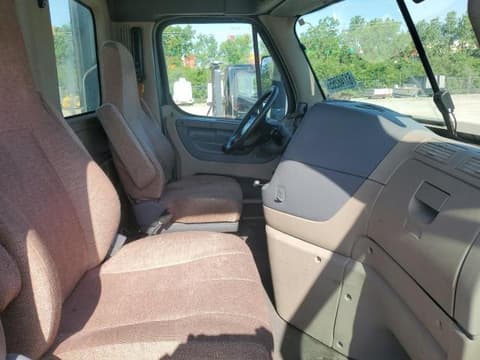 2017 Freightliner Cascadia 125, VIN 1FUJGEDR8HLHZ7996. Фото 5 з 6 з аукціону Copart. Каталог авто зі США OpenDataCar.