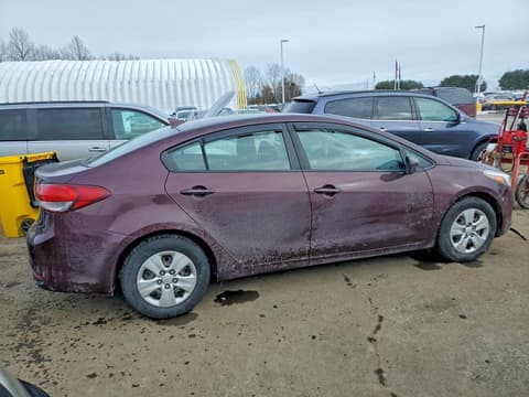 2018 Kia Forte, VIN 3KPFK4A79JE194429. Фото 3 из 6 с аукциона Copart. Каталог авто из США OpenDataCar.